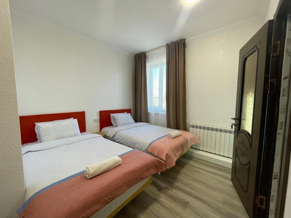 Duet Hostel & Hotel Karakol Bagian luar foto