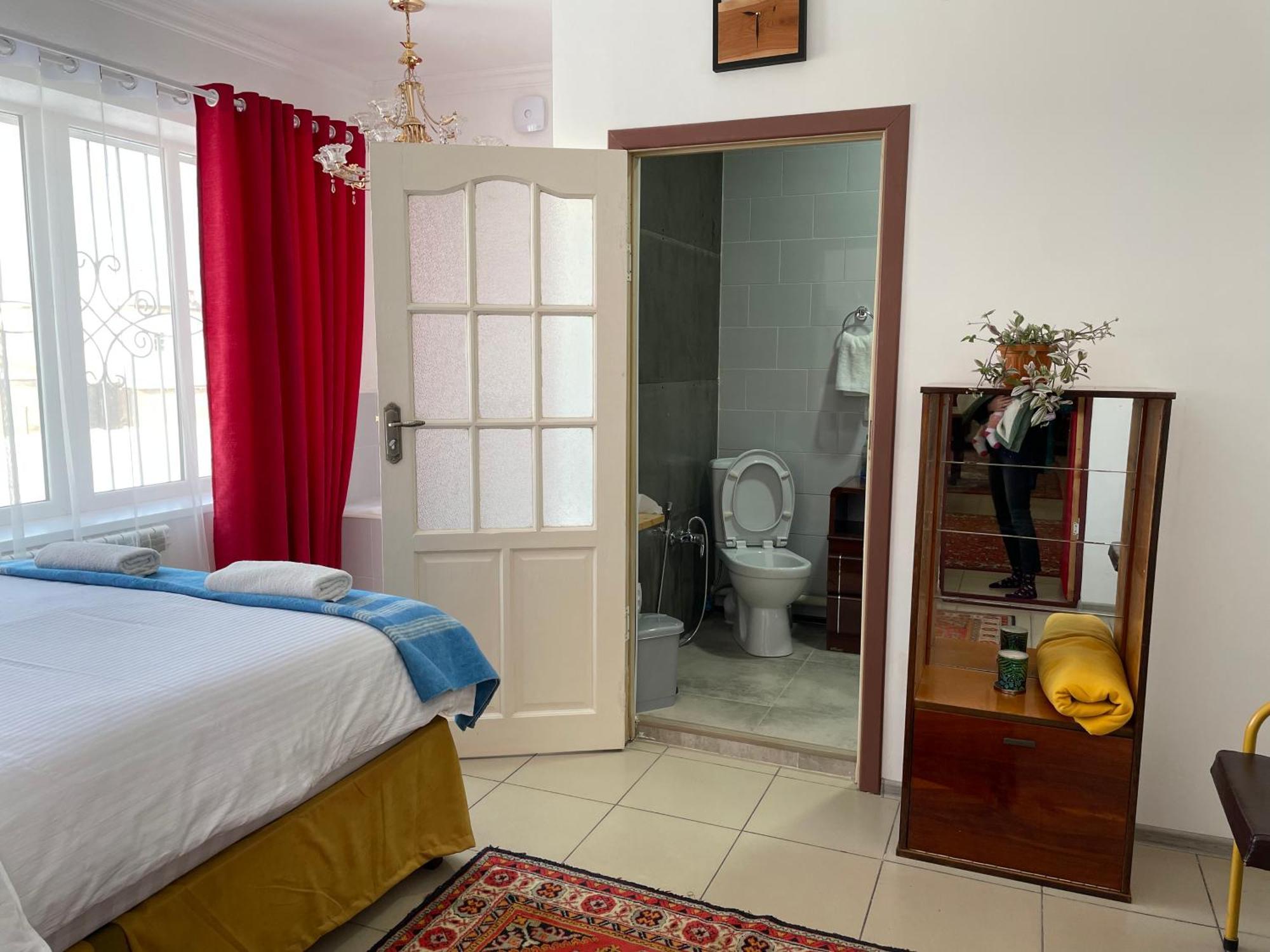 Duet Hostel & Hotel Karakol Bagian luar foto