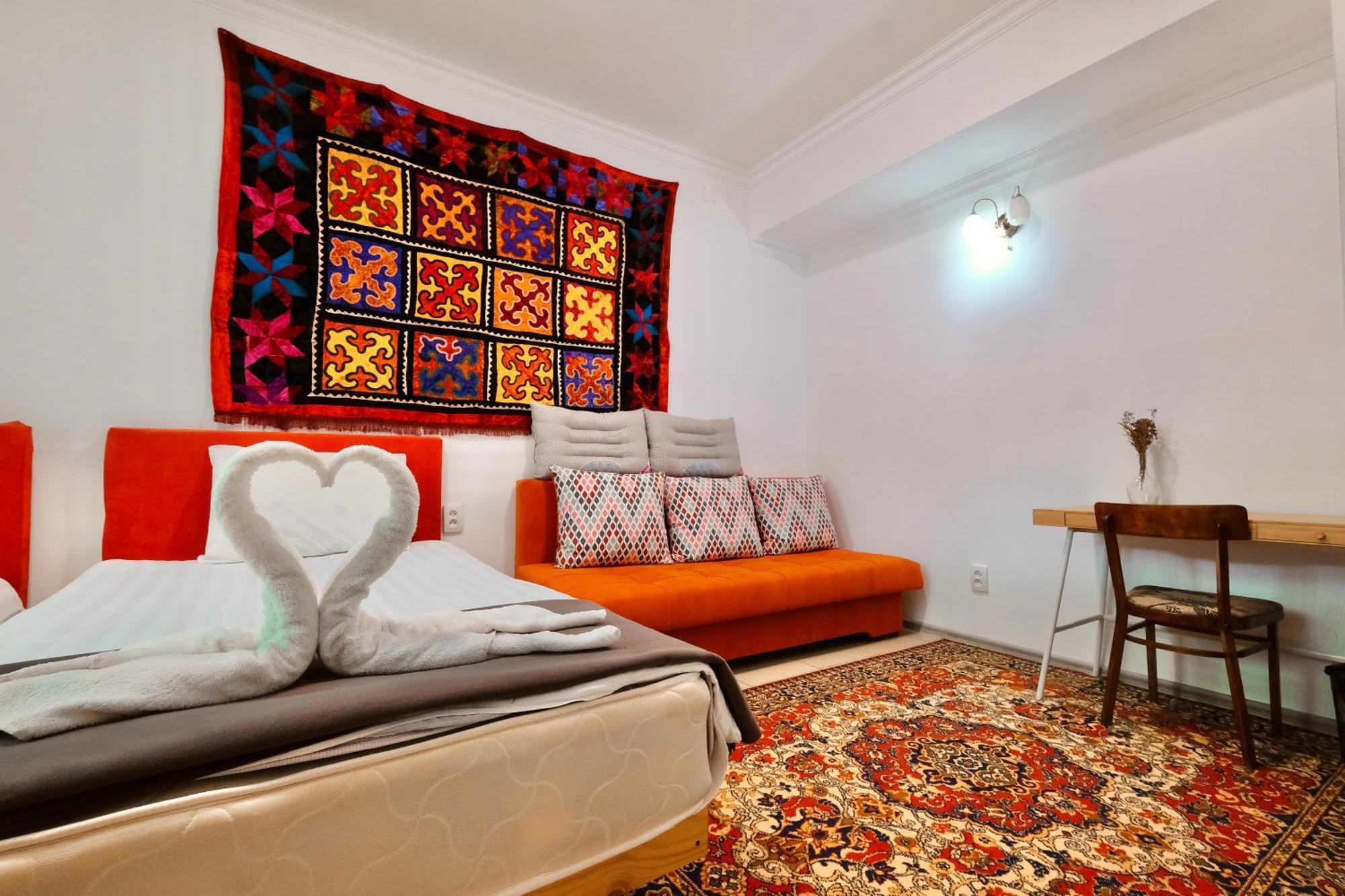 Duet Hostel & Hotel Karakol Bagian luar foto