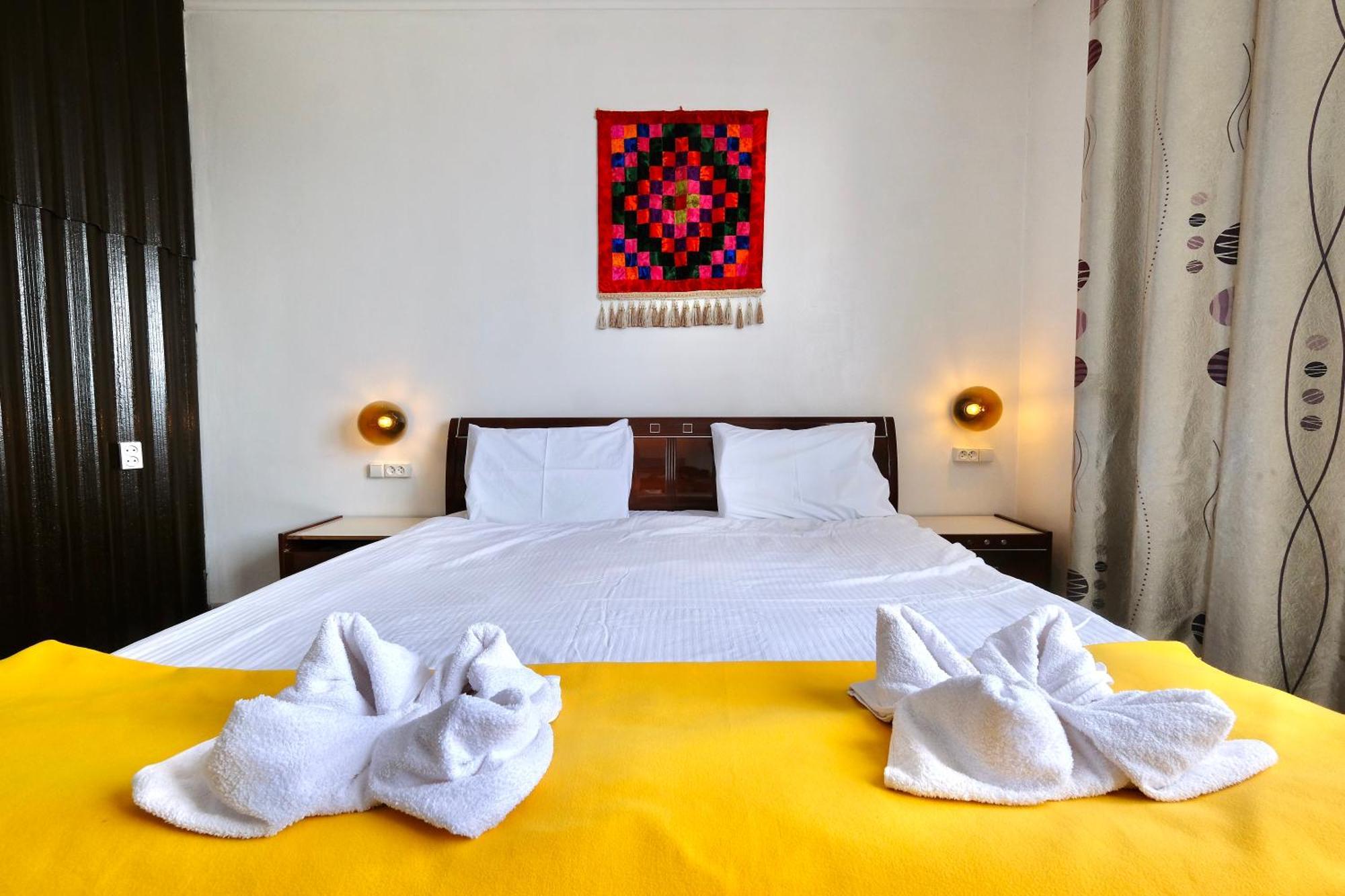 Duet Hostel & Hotel Karakol Bagian luar foto