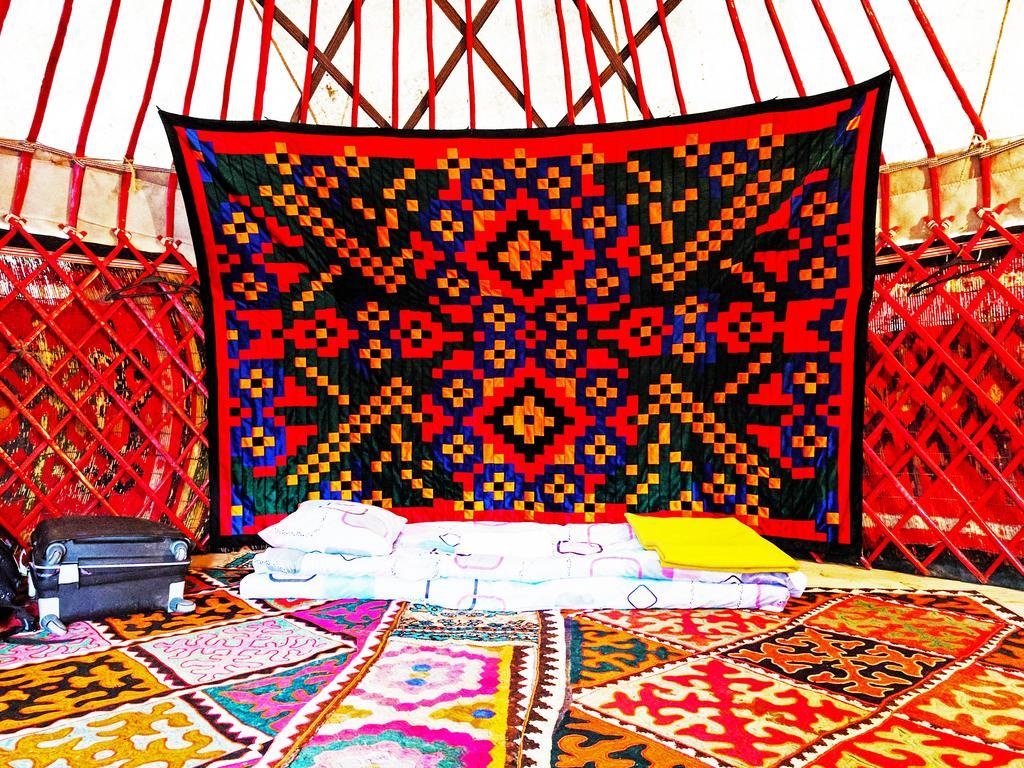Duet Hostel & Hotel Karakol Bagian luar foto